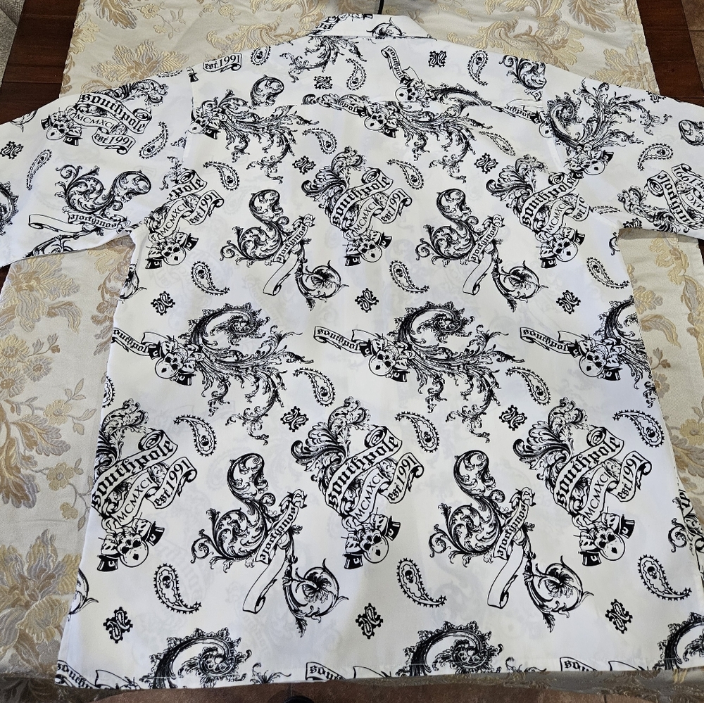 Mens dress shirt. White with black design. XL